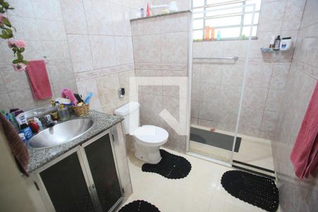 Casa de condomínio à venda com 240m², 2 quartos e 1 vagaBanheiro