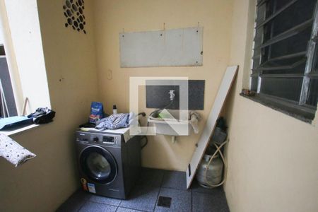 Casa de condomínio à venda com 240m², 2 quartos e 1 vagaÁrea de Serviço