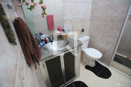 Casa de condomínio à venda com 240m², 2 quartos e 1 vagaBanheiro