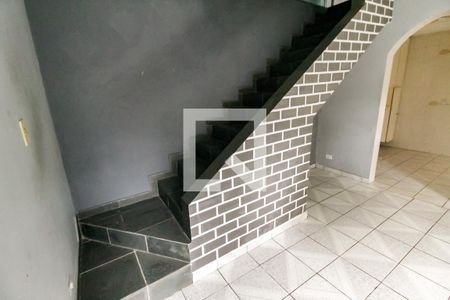 Escada acesso quartos de casa à venda com 2 quartos, 70m² em Jardim São Mateus, Taboão da Serra