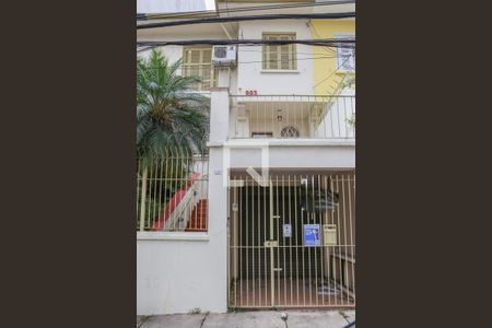 Casa à venda com 165m², 2 quartos e 2 vagas Casa à venda com 165m², 2 quartos e 2 vagasFachada