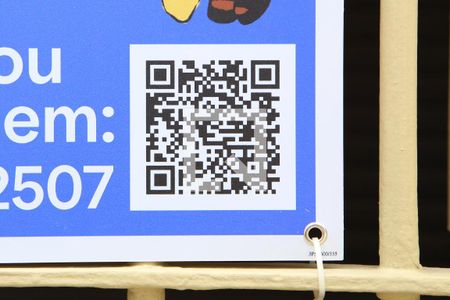 Casa à venda com 165m², 2 quartos e 2 vagas Casa à venda com 165m², 2 quartos e 2 vagasFachada