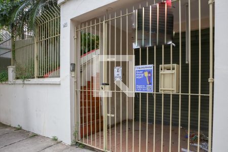 Casa à venda com 165m², 2 quartos e 2 vagas Casa à venda com 165m², 2 quartos e 2 vagasFachada