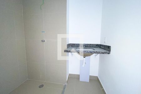Banheiro de kitnet/studio para alugar com 1 quarto, 24m² em Pinheiros, São Paulo