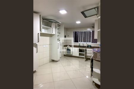 Casa à venda com 4 quartos, 236m² em Vila Campo Grande, São Paulo