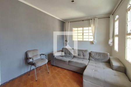 Sala de TV de casa à venda com 4 quartos, 240m² em Vila Orozimbo Maia, Campinas