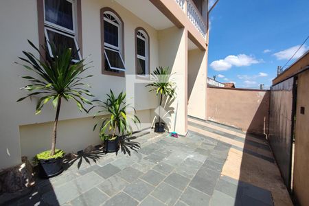 Casa à venda com 240m², 4 quartos e 3 vagasQuintal