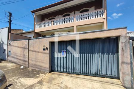 Casa à venda com 240m², 4 quartos e 3 vagasFachada