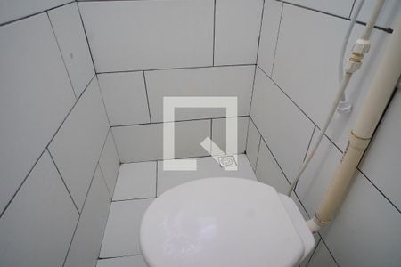 Banheiro de kitnet/studio para alugar com 1 quarto, 26m² em São João do Rio Vermelho, Florianópolis