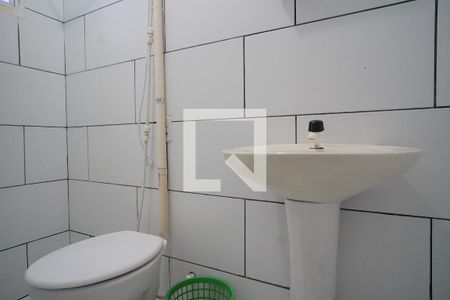 Banheiro de kitnet/studio para alugar com 1 quarto, 26m² em São João do Rio Vermelho, Florianópolis