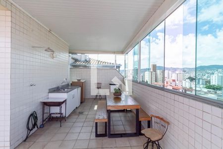 Apartamento à venda com 200m², 3 quartos e 3 vagasCobertura