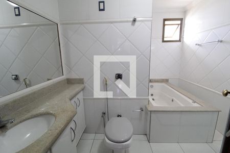 Apartamento para alugar com 240m², 3 quartos e 3 vagasBanheiro do Quarto 3