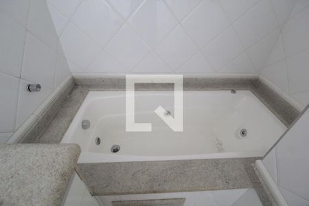 Apartamento para alugar com 240m², 3 quartos e 3 vagasBanheiro do quarto 2 