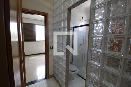 Apartamento para alugar com 240m², 3 quartos e 3 vagasBanheiro do quarto 2 