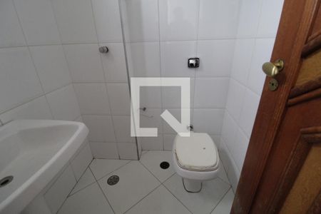 Apartamento para alugar com 240m², 3 quartos e 3 vagasBanheiro de serviço 