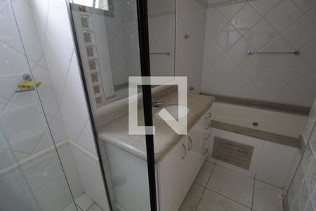 Apartamento para alugar com 240m², 3 quartos e 3 vagasBanheiro do quarto 2 