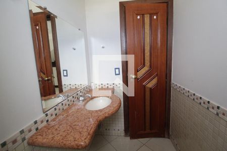 Apartamento para alugar com 240m², 3 quartos e 3 vagasBanheiro Social 