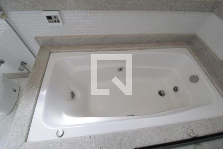 Apartamento para alugar com 240m², 3 quartos e 3 vagasBanheiro do quarto 1 