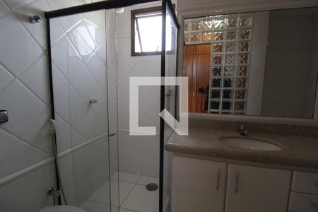 Apartamento para alugar com 240m², 3 quartos e 3 vagasBanheiro do quarto 2 