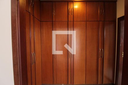 Quarto 1 - Suíte  de apartamento para alugar com 3 quartos, 240m² em Saraiva, Uberlândia