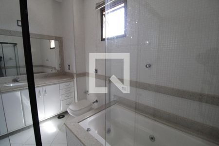 Apartamento para alugar com 240m², 3 quartos e 3 vagasBanheiro do quarto 1 