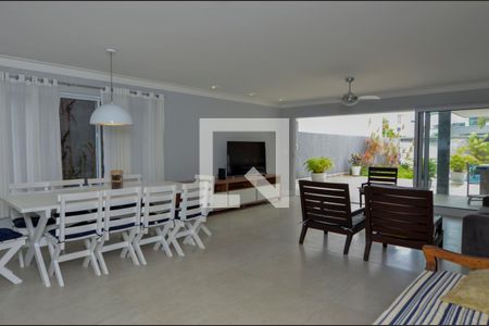 Sala de casa de condomínio à venda com 6 quartos, 484m² em Recreio dos Bandeirantes, Rio de Janeiro