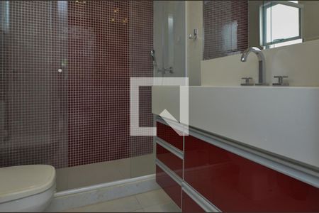 Casa de condomínio à venda com 484m², 6 quartos e 4 vagasBanheiro da suíte 3