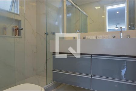 Casa de condomínio à venda com 484m², 6 quartos e 4 vagasBanheiro da Suíte 2