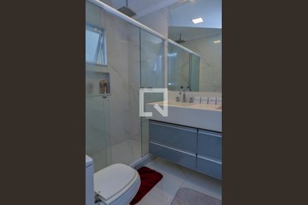 Casa de condomínio à venda com 484m², 6 quartos e 4 vagasBanheiro da Suíte 2