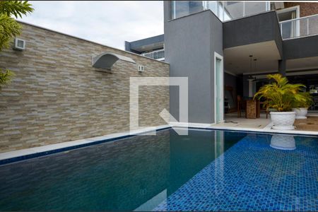 Casa de condomínio à venda com 484m², 6 quartos e 4 vagasÁrea externa