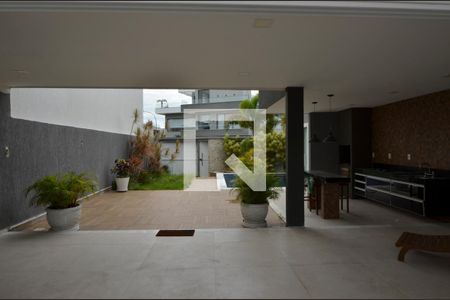 Casa de condomínio à venda com 484m², 6 quartos e 4 vagasVaranda