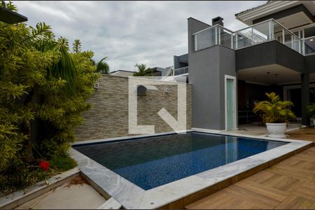 Casa de condomínio à venda com 484m², 6 quartos e 4 vagasÁrea externa