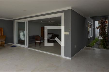 Casa de condomínio à venda com 484m², 6 quartos e 4 vagasVaranda