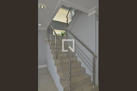 Casa de condomínio à venda com 484m², 6 quartos e 4 vagasEscada