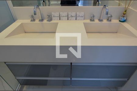 Casa de condomínio à venda com 484m², 6 quartos e 4 vagasBanheiro da Suíte 2