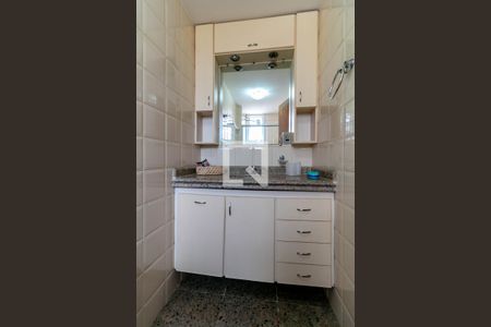 Banheiro  de kitnet/studio à venda com 1 quarto, 40m² em Funcionários, Belo Horizonte