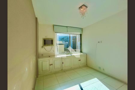 Apartamento à venda com 100m², 3 quartos e 1 vaga Apartamento à venda com 100m², 3 quartos e 1 vagaSuíte