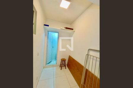 Apartamento à venda com 100m², 3 quartos e 1 vaga Apartamento à venda com 100m², 3 quartos e 1 vagaQuarto serviço