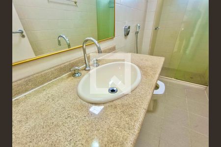 Apartamento à venda com 100m², 3 quartos e 1 vaga Apartamento à venda com 100m², 3 quartos e 1 vagaBanheiro social