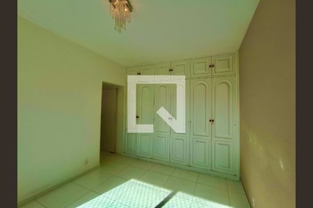 Apartamento à venda com 100m², 3 quartos e 1 vaga Apartamento à venda com 100m², 3 quartos e 1 vagaSuíte