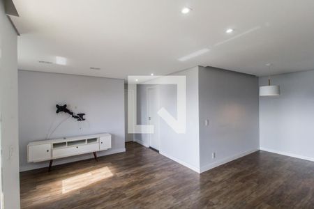 Sala de TV de apartamento à venda com 2 quartos, 76m² em Jardim Tupanci, Barueri