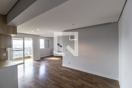 Sala de TV de apartamento para alugar com 2 quartos, 76m² em Jardim Tupanci, Barueri