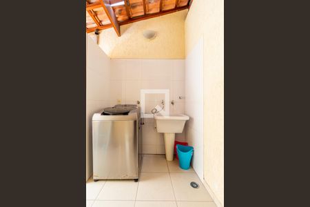 Casa à venda com 153m², 3 quartos e 2 vagas Casa à venda com 153m², 3 quartos e 2 vagasÁrea de Serviço