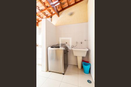 Casa à venda com 153m², 3 quartos e 2 vagas Casa à venda com 153m², 3 quartos e 2 vagasÁrea de Serviço