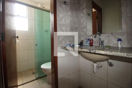 Banheiro de apartamento à venda com 2 quartos, 60m² em Castelo, Belo Horizonte
