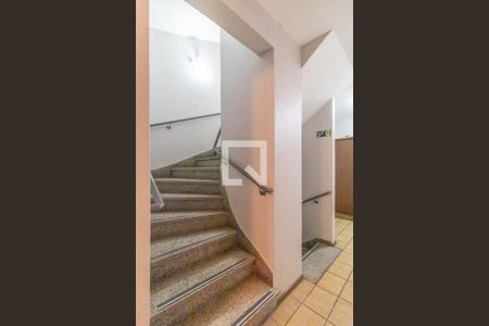 Apartamento à venda com 61m², 2 quartos e 1 vagaEscada