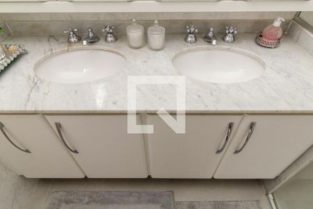 Apartamento à venda com 220m², 3 quartos e 1 vagaBanheiro 1 - Suíte