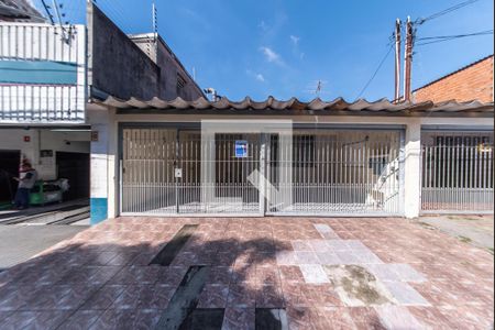 Casa à venda com 145m², 3 quartos e 2 vagas Casa à venda com 145m², 3 quartos e 2 vagasFachada