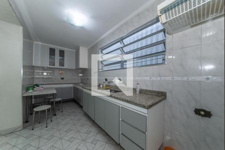 Casa à venda com 145m², 3 quartos e 2 vagas Casa à venda com 145m², 3 quartos e 2 vagasCozinha