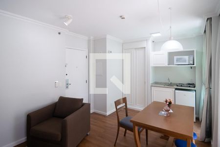 Sala / Cozinha de apartamento para alugar com 1 quarto, 45m² em Consolação, São Paulo
